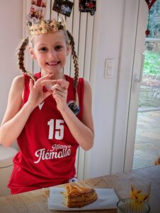 La reine, c'est Rose. Un bon match de Basket pour terminer les vacances de Noël et la fève dans la galette !