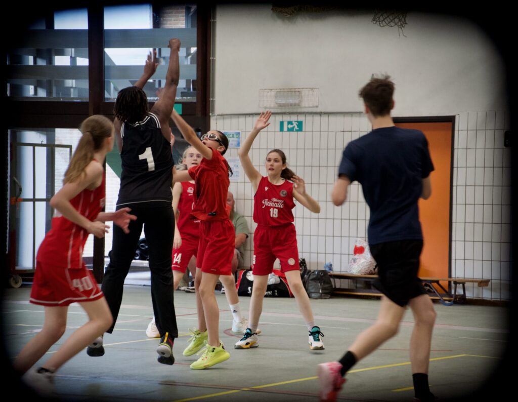 28 mai 2025 - Improbable match entre les parents et l'équipe U16 de Laeti.