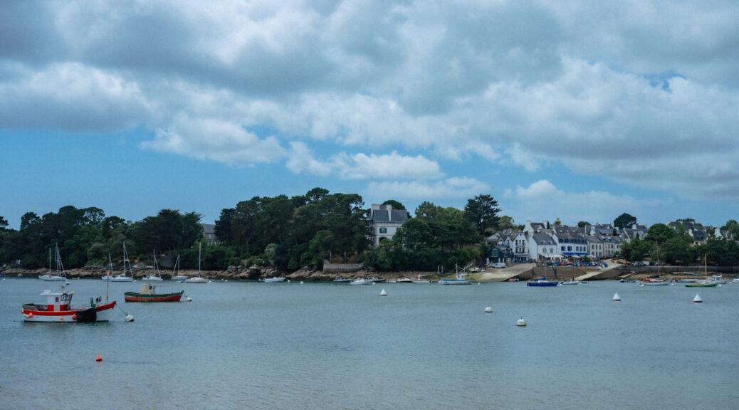 Vacances en Bretagne - Le port de Sainte Marine depuis Benodet