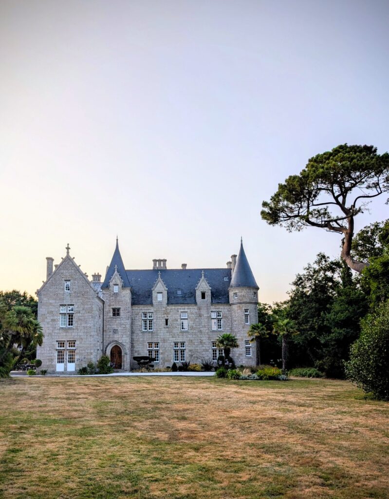 Le manoir au sein du camping l'Océan Breton