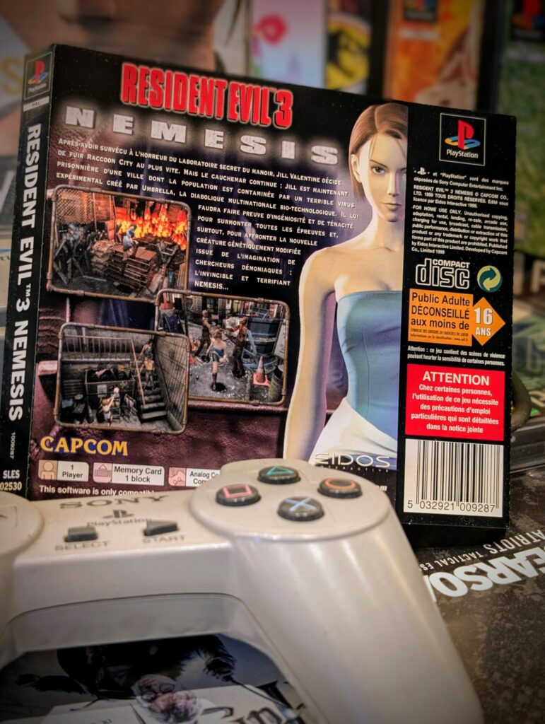 Il y a 24 ans, on se faisait peur en découvrant Resident Evil 3 sur la #playstation de madame ! #halloweentime #retrogaming