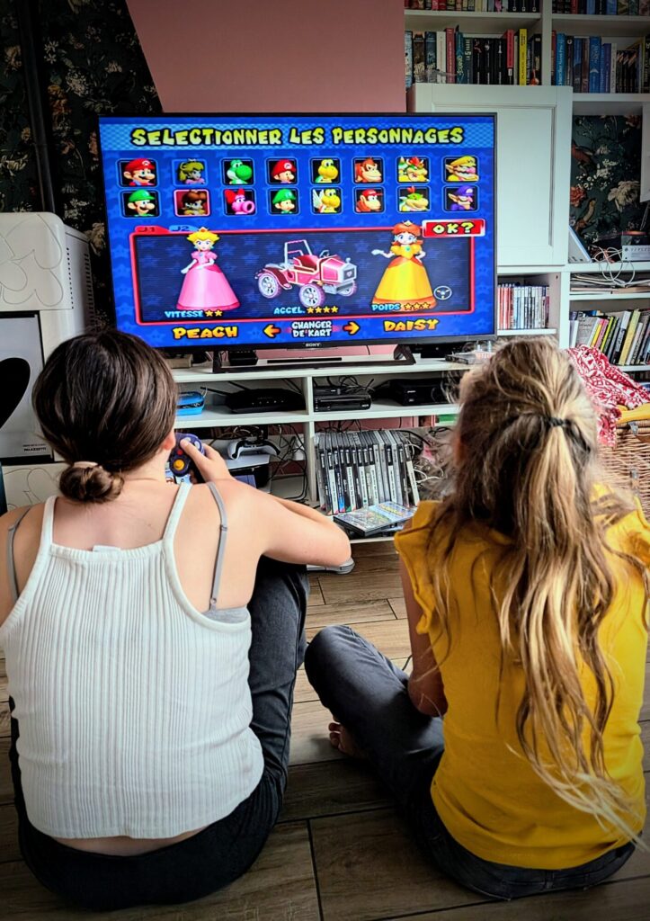 Les filles découvrent Mario Kart Double Dash sur la GameCube