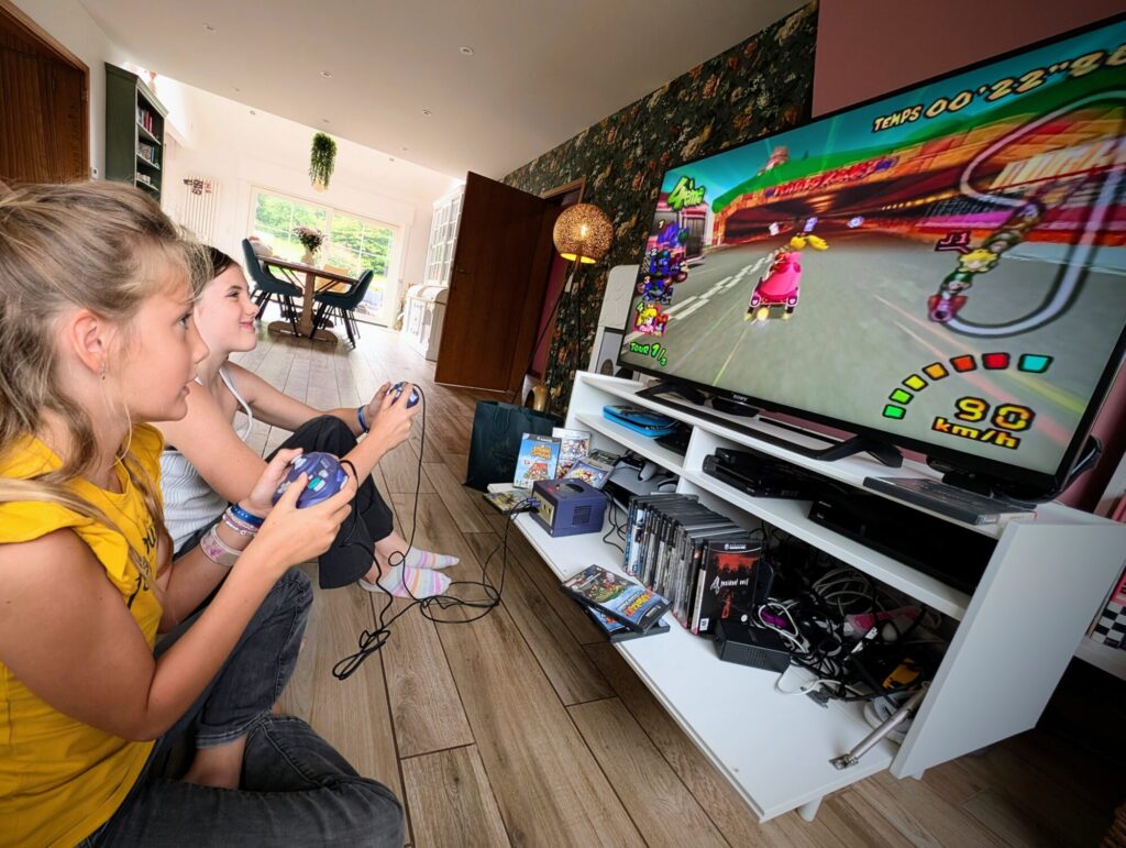 Les filles découvrent Mario Kart Double Dash sur la GameCube