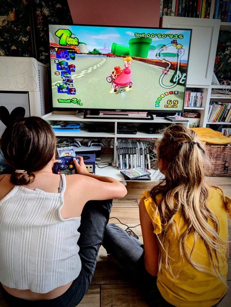 Les filles découvrent Mario Kart Double Dash sur la GameCube