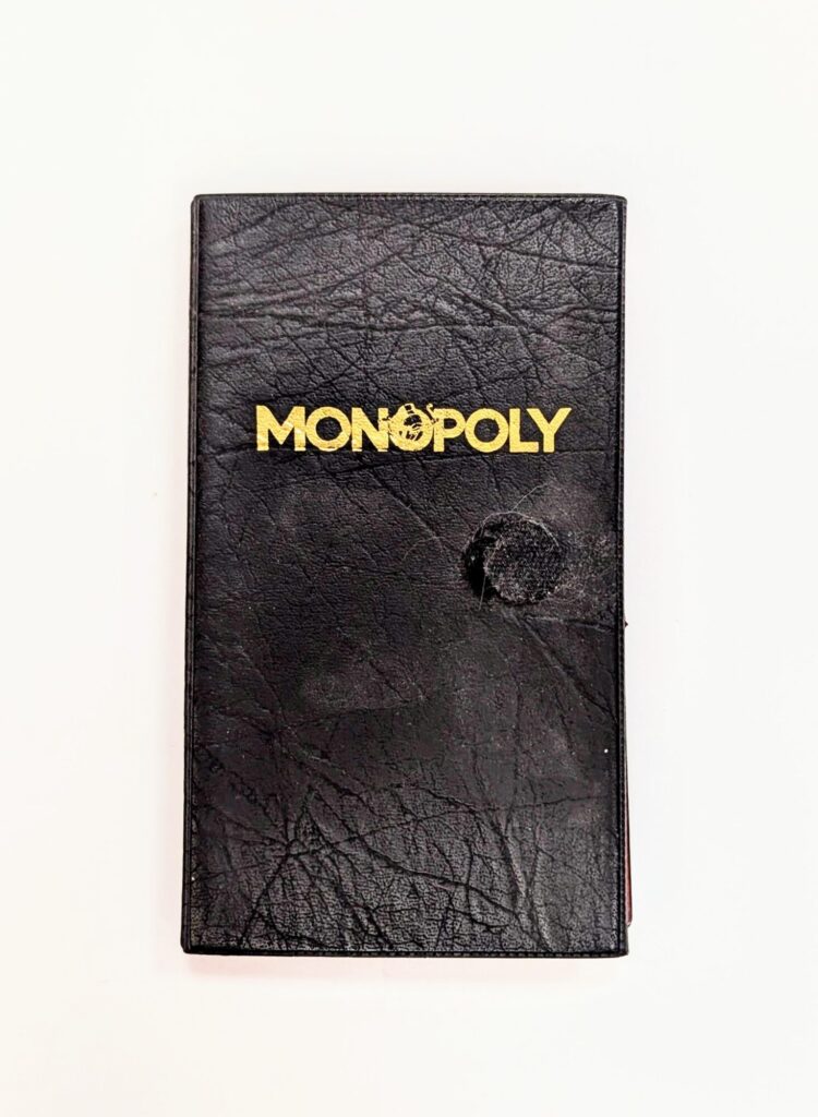 Ancienne édition du Monopoly portable