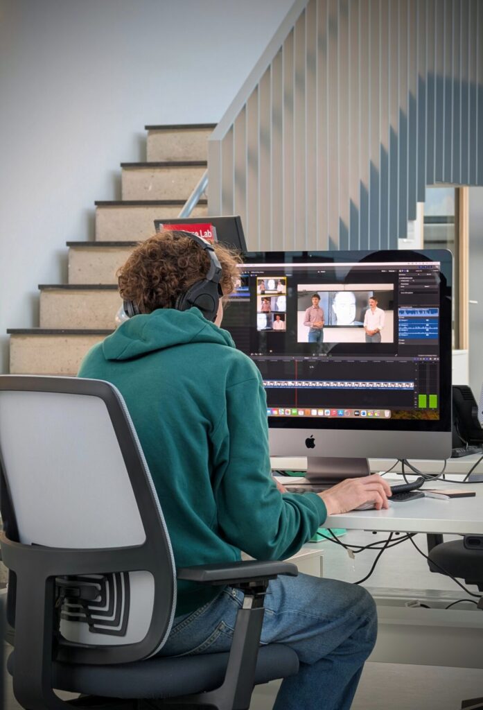 Le fiston vient bosser avec moi