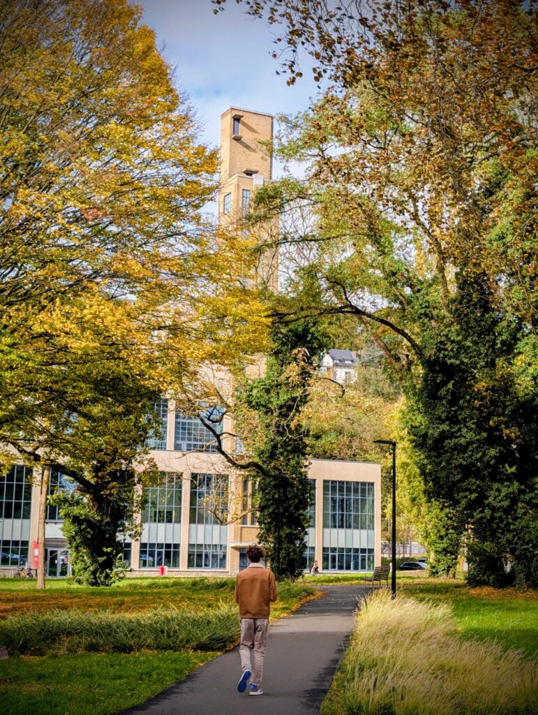 Le fiston vient bosser avec moi