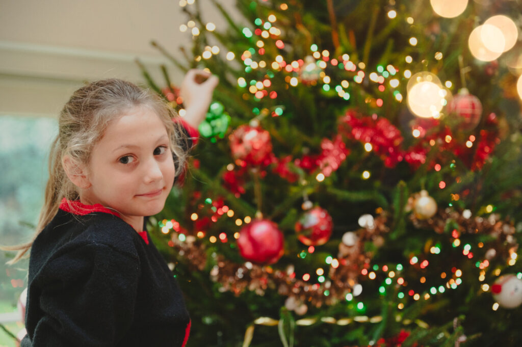 On prépare le sapin en famille - 2025