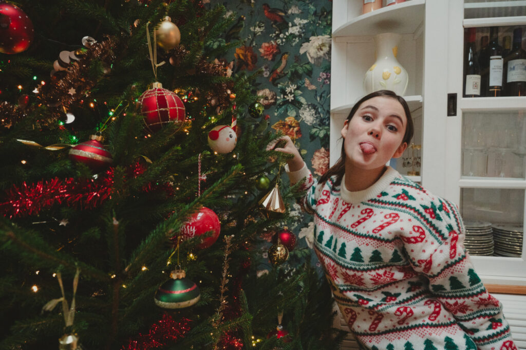 On prépare le sapin en famille - 2025