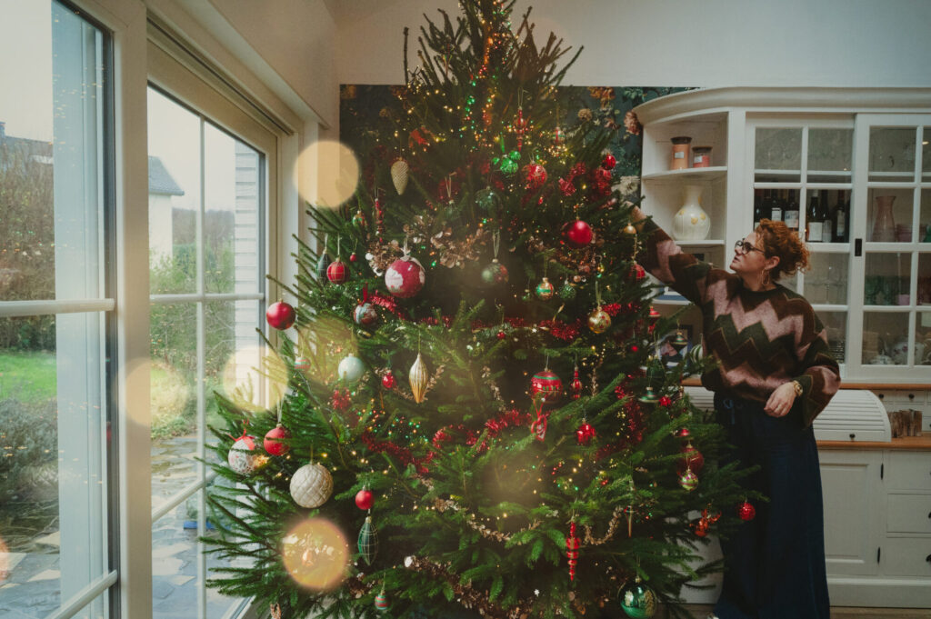 On prépare le sapin en famille - 2025