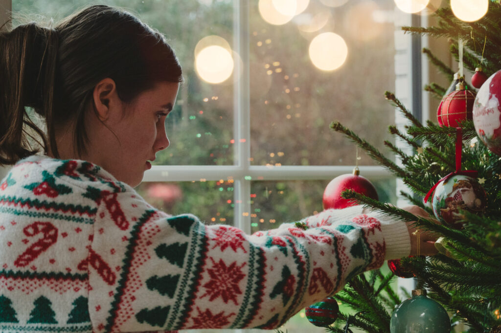 On prépare le sapin en famille - 2025