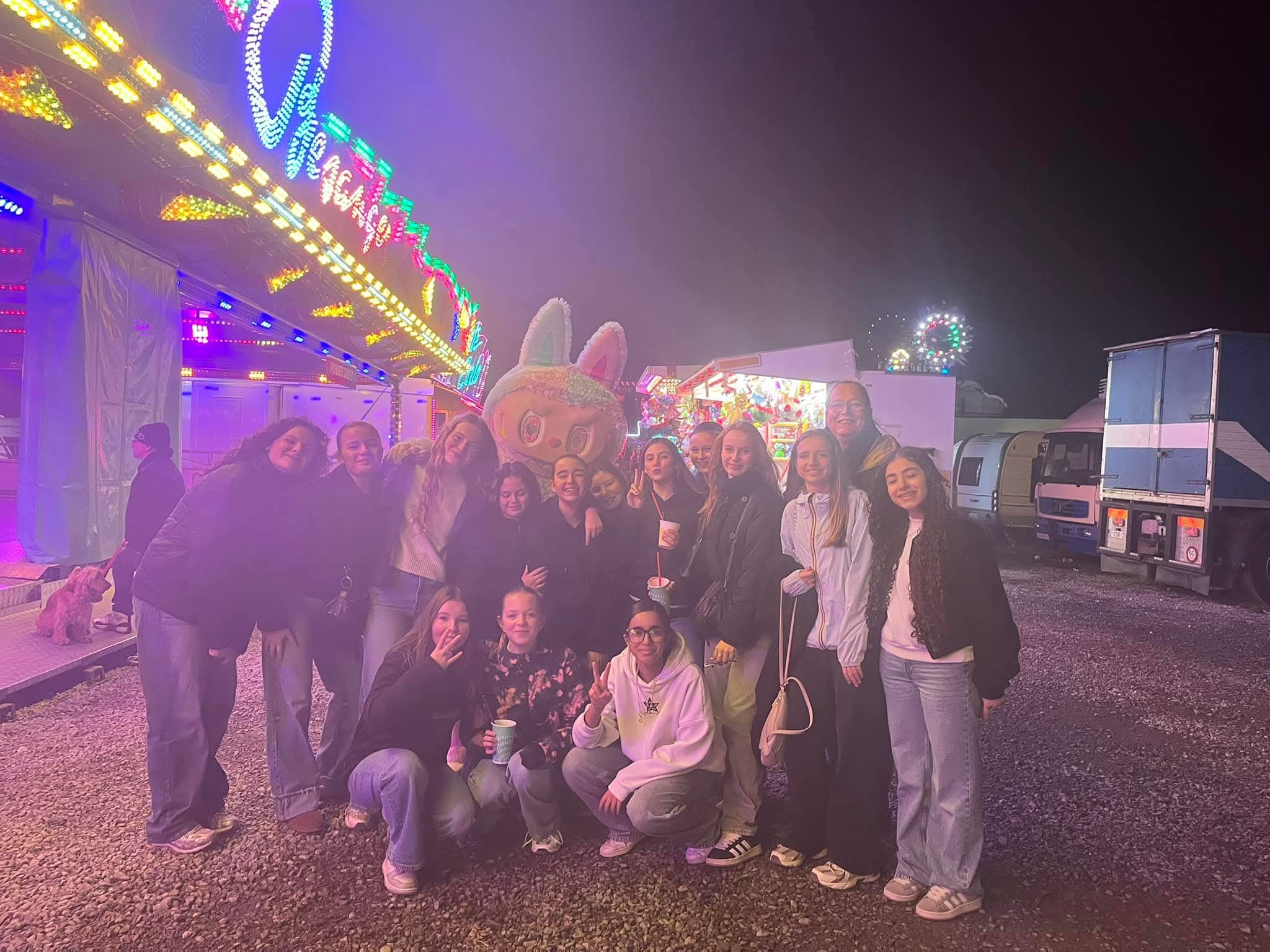Alice sur la foire avec ses copines du Basket