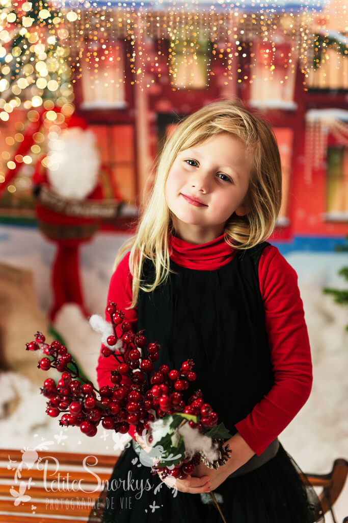 Shooting Noël dans le studio de Maman. Rose a 4 ans. Petite Snorkys, 2019