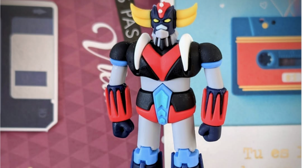 Gardez vos distances - Une petite figurine Goldorak que ma Miss m'a offert pour mon anniversaire