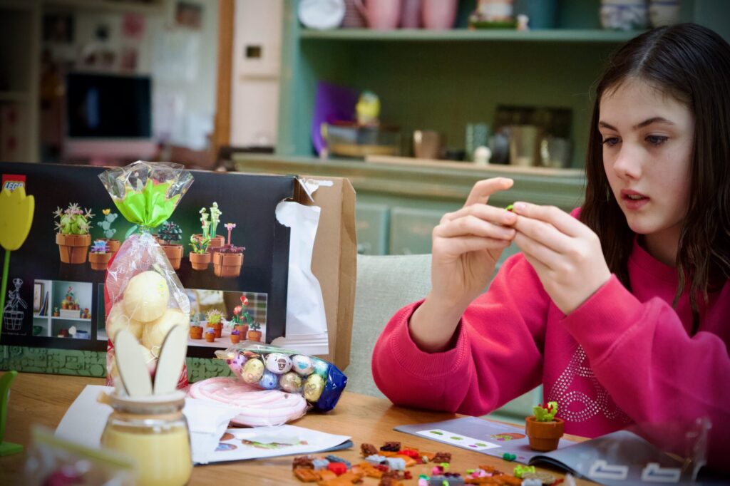 Les Cloches ont apportés des fleurs en LEGO aux filles