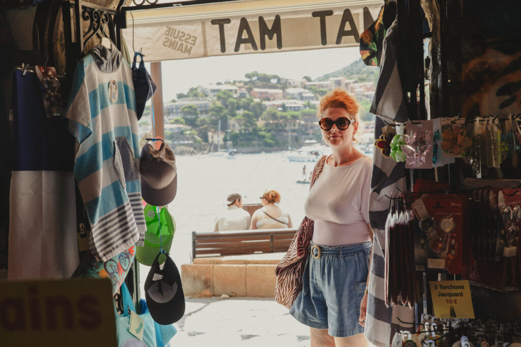 Vacances dans les Pyrénées orientales - Collioure vivante et pressée par son marché matinale - ©LMDC, 2026