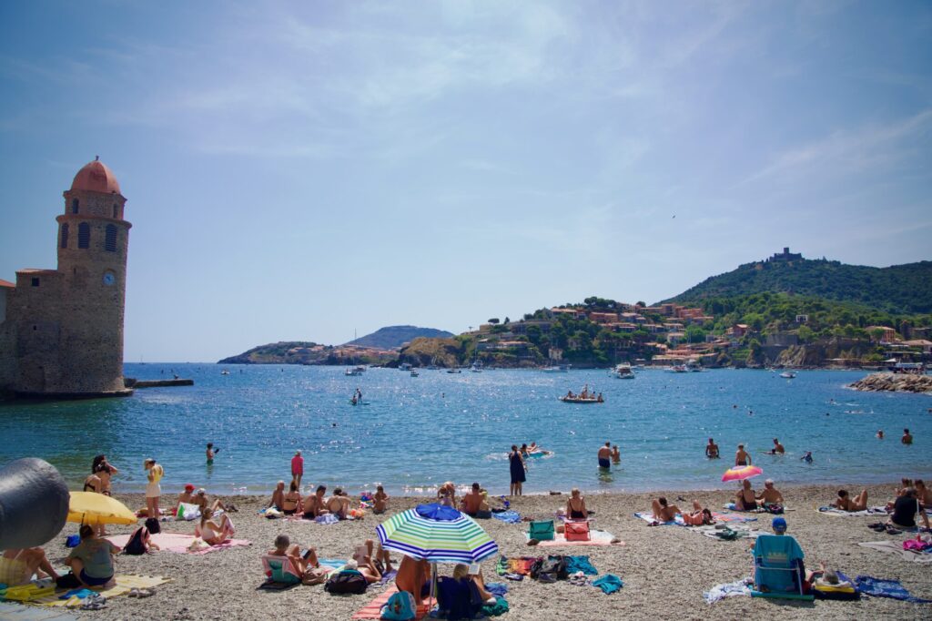 Vacances dans les Pyrénées orientales - Collioure vivante et pressée par son marché matinale - ©LMDC, 2026