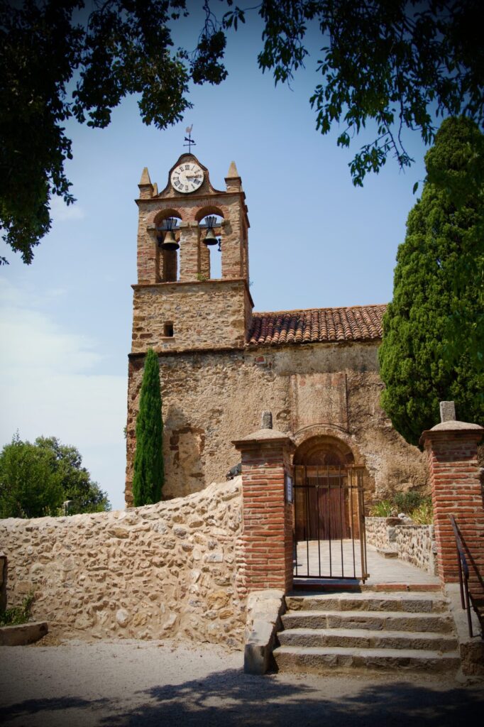 Vacances dans les Pyrénées orientales - Promenade dans le pittoresque village de Castelnou - ©LMDC, 2026