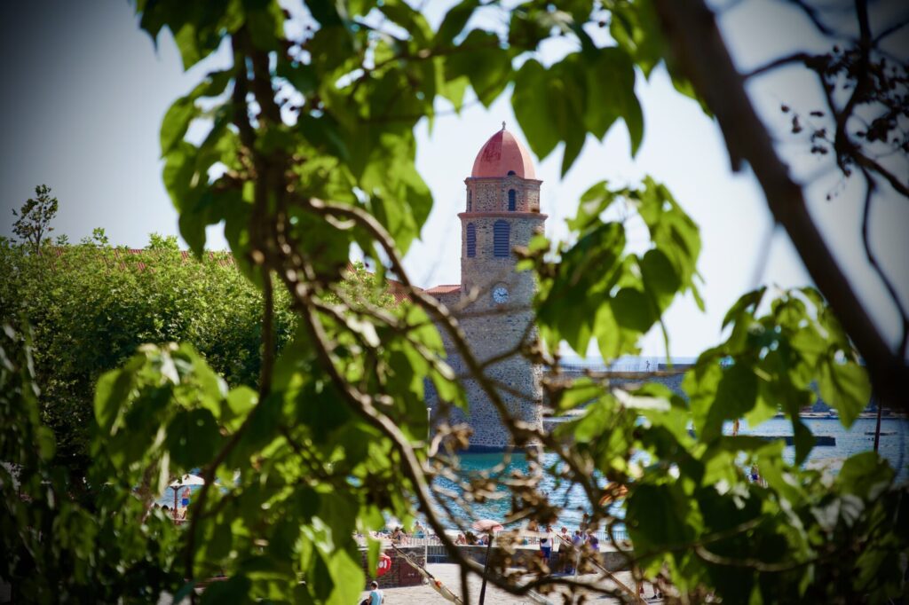 Vacances dans les Pyrénées orientales - Collioure vivante et pressée par son marché matinale - ©LMDC, 2026