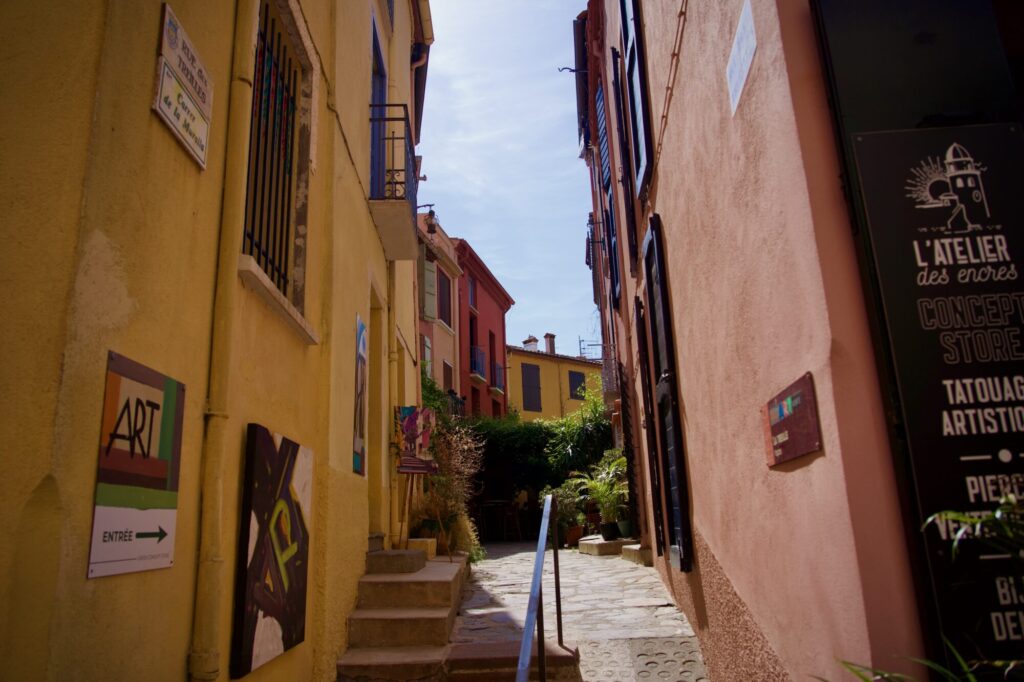Vacances dans les Pyrénées orientales - Collioure vivante et pressée par son marché matinale - ©LMDC, 2026
